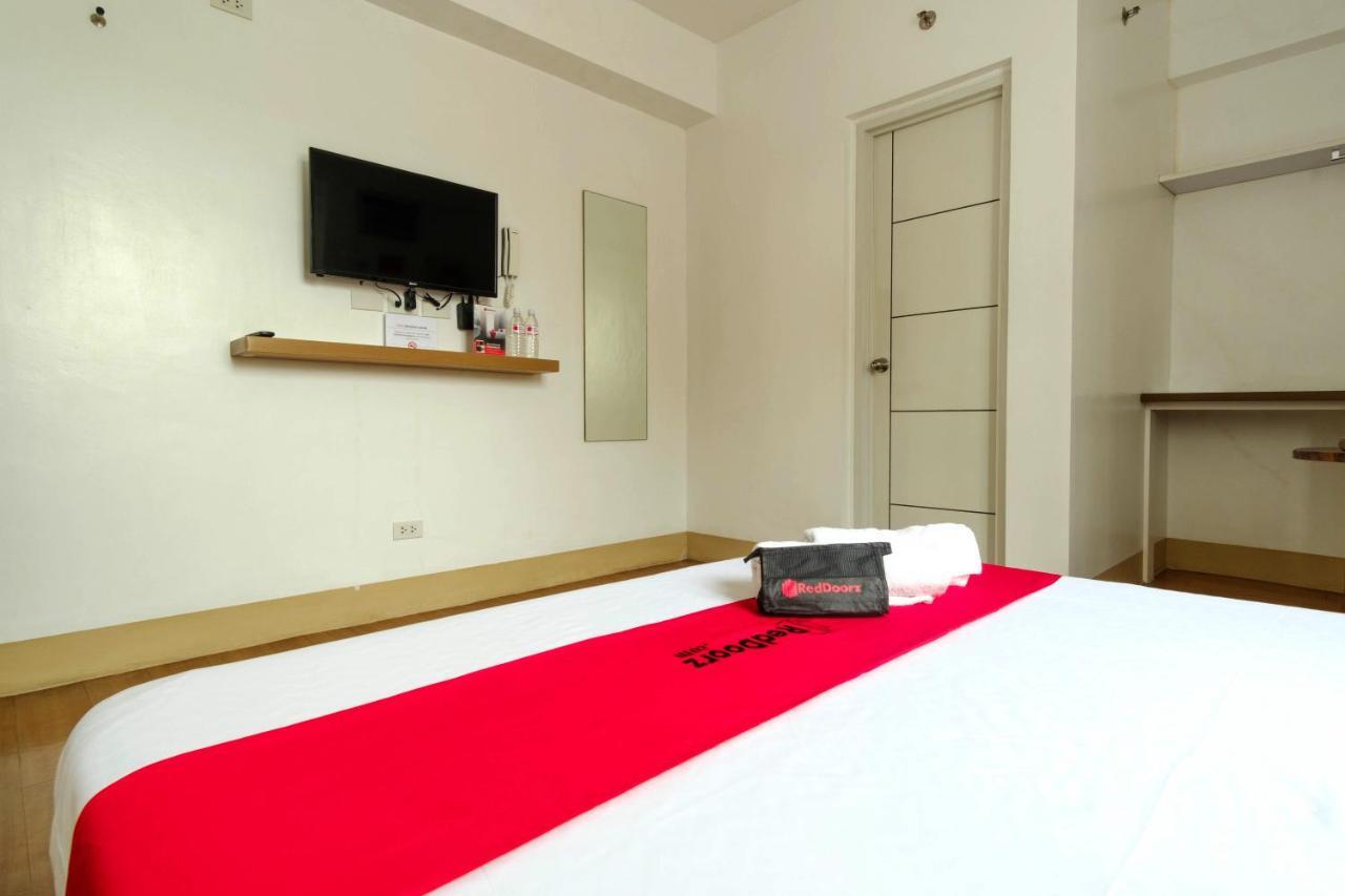 Hotel Reddoorz Near V Mapa Station