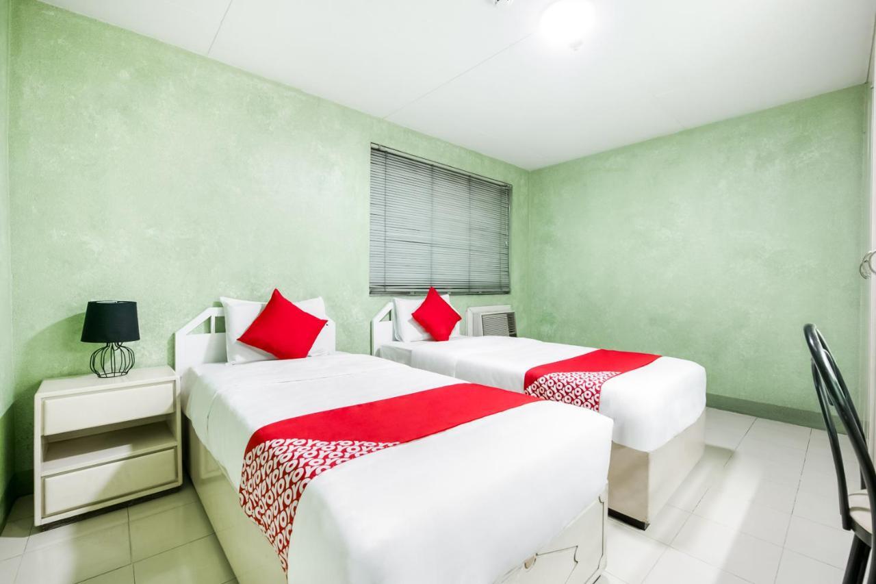 Hotel Oyo 242 Benson Apartelle