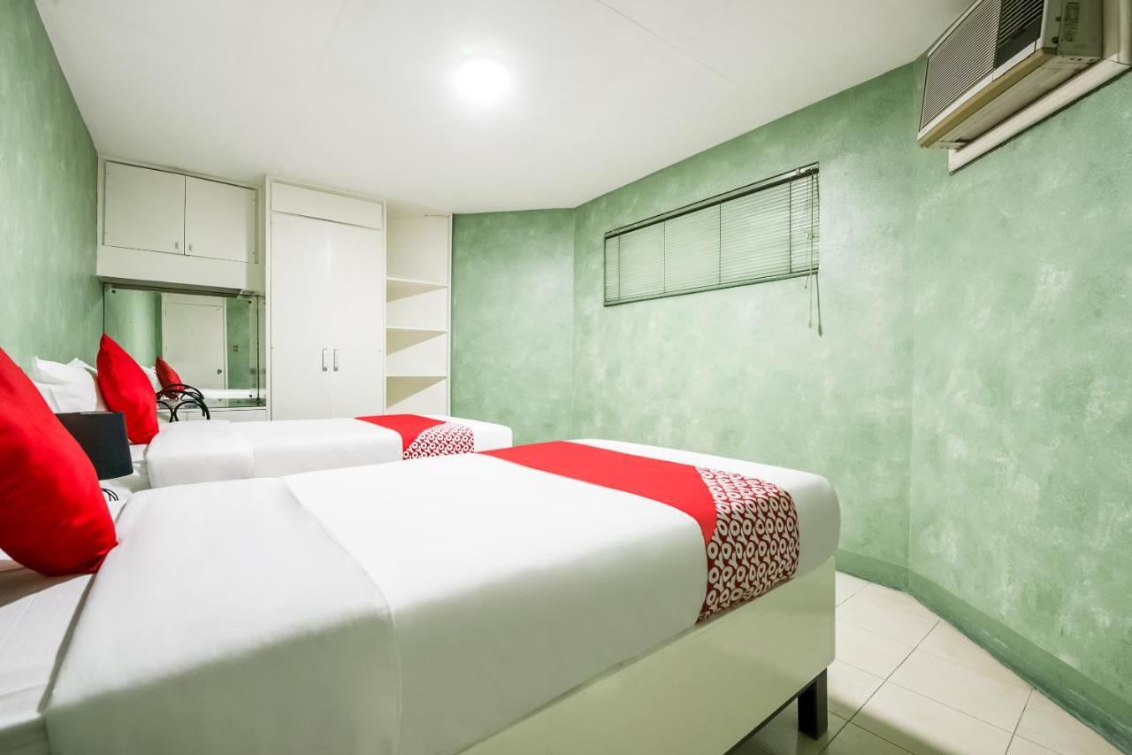 Oyo 242 Benson Apartelle Hotel