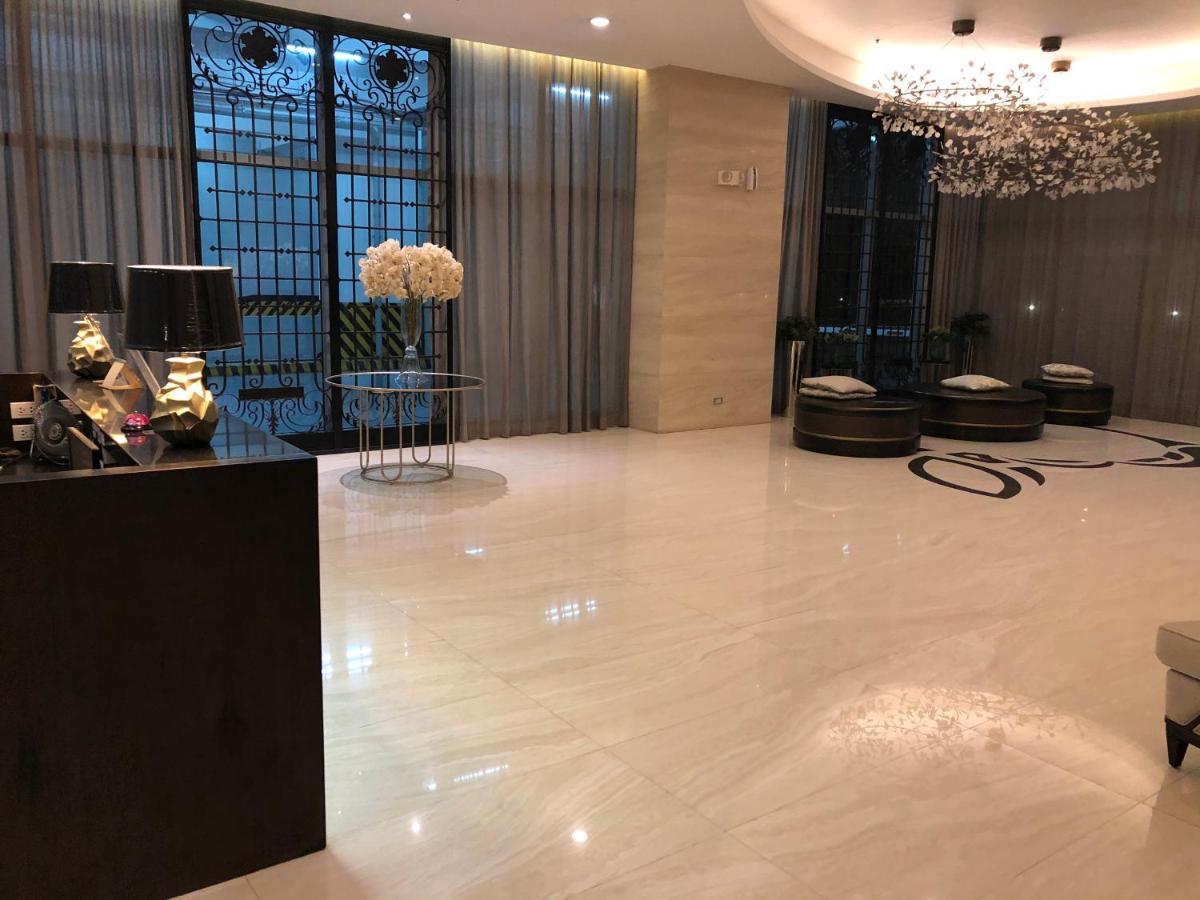 Apartment Brand New Serviced Flat In Bgc Beside Uptown Mall Manila