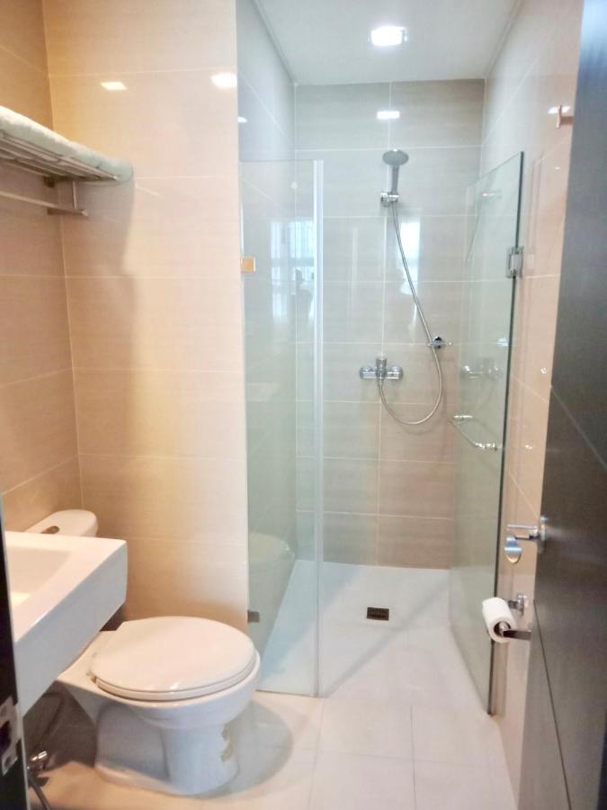 Chillax 101 Newport Boulevard Apartment Manila