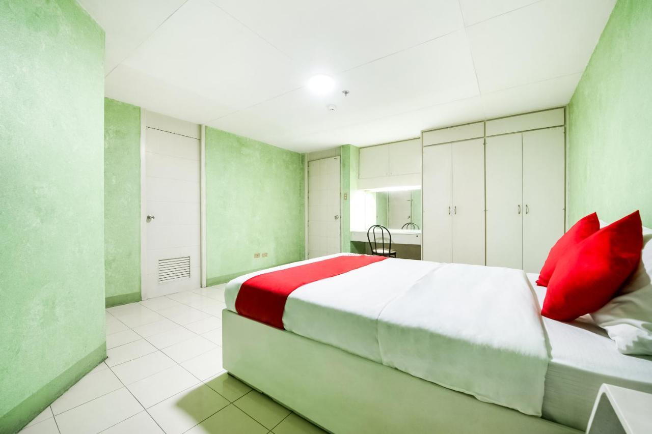 Oyo 242 Benson Apartelle Hotel Manila