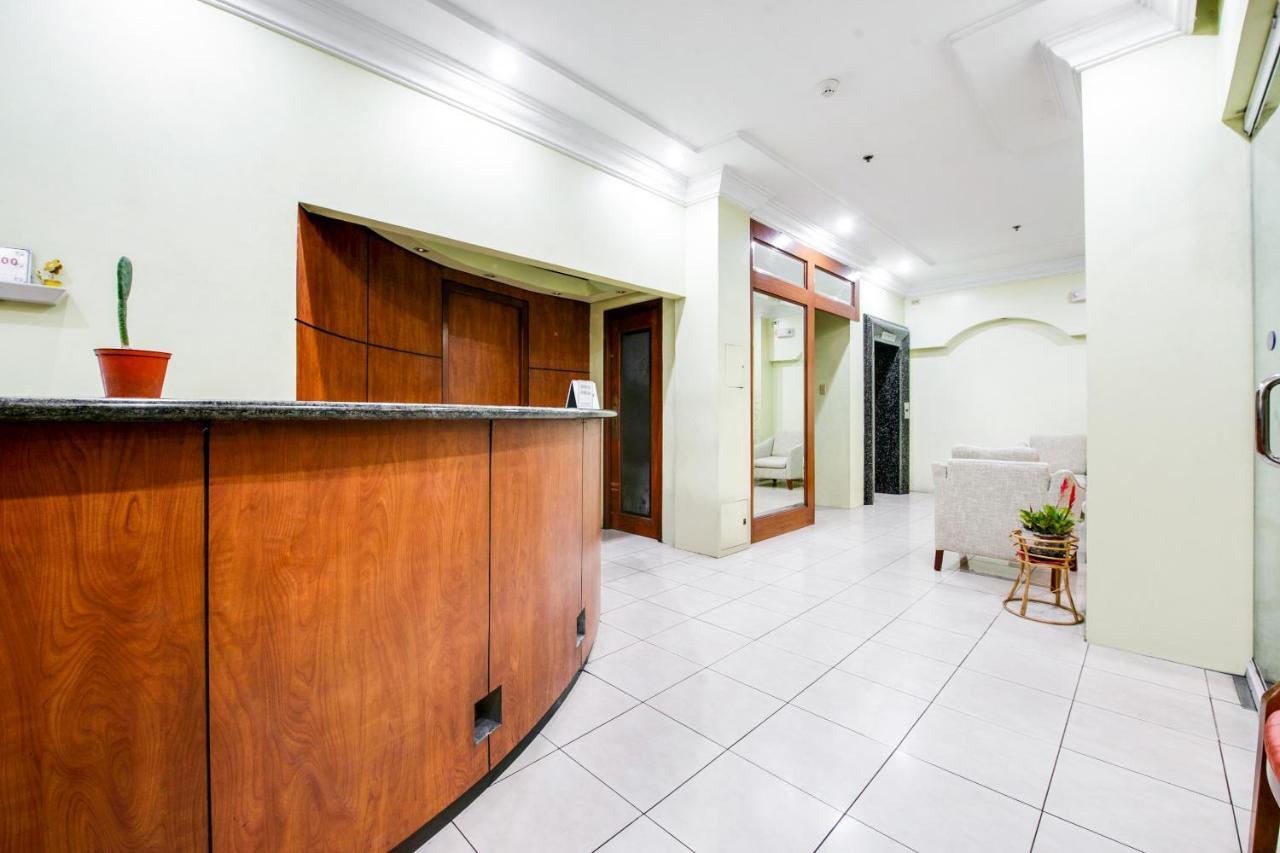 Hotel Oyo 242 Benson Apartelle Manila