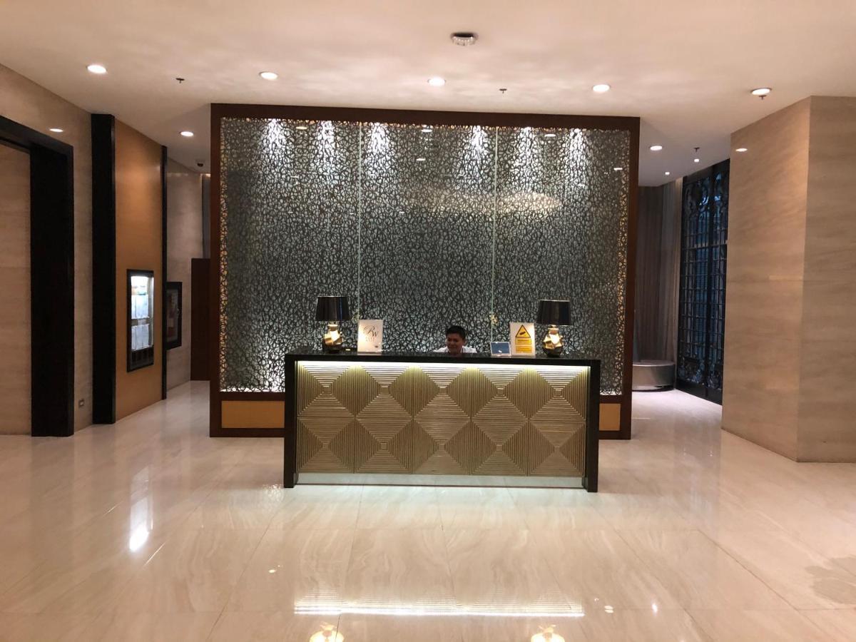 Apartment Brand New Serviced Flat In Bgc Beside Uptown Mall