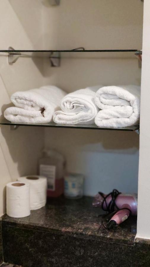 Living Unit In Metro Apartment *