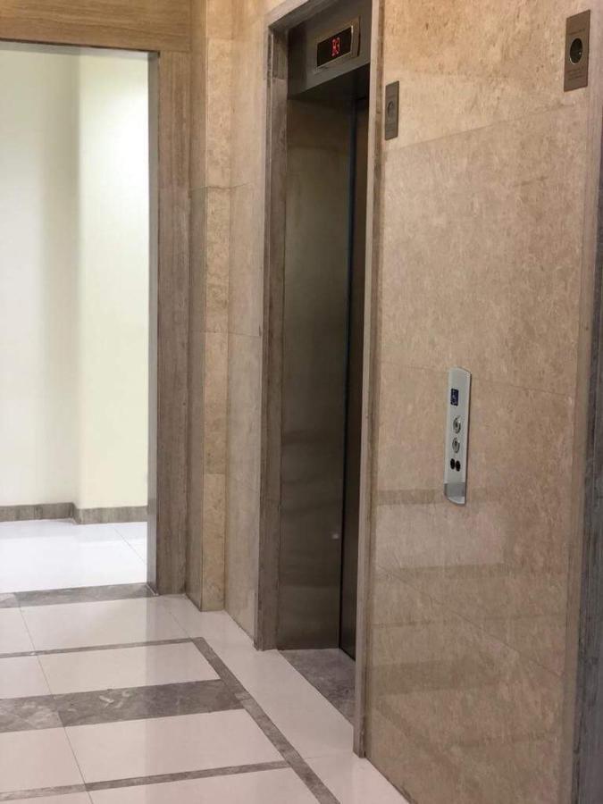 Apartment Favila Condotel Unit-101 Newport Boulevard Walking Distance To Airport 3 Near Airport Terminal *