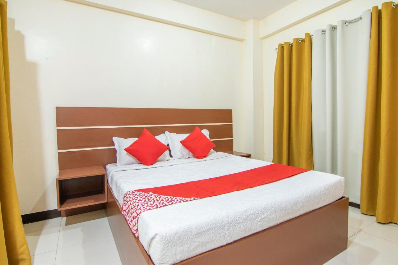 Hotel Oyo 578 Red Velvet Suites Manila
