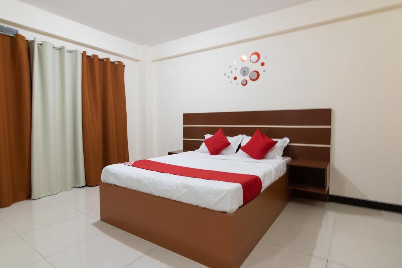 Oyo 578 Red Velvet Suites Hotel
