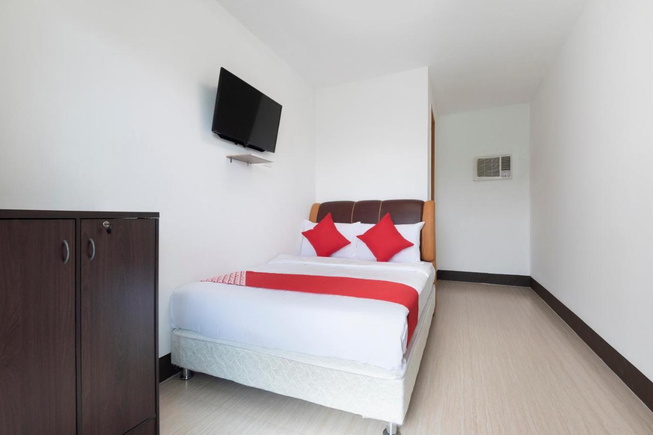 Oyo 430 Michael's Place Hotel