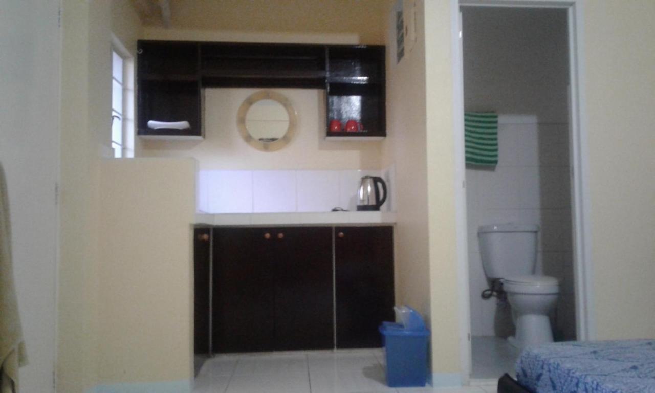 Antoine'S Despacito Near Airport Quarantine Accomodation Doh Accredited Hostel Manila
