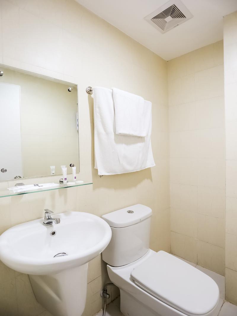 Oyo 393 Triangle Apartelle Hotel 2*