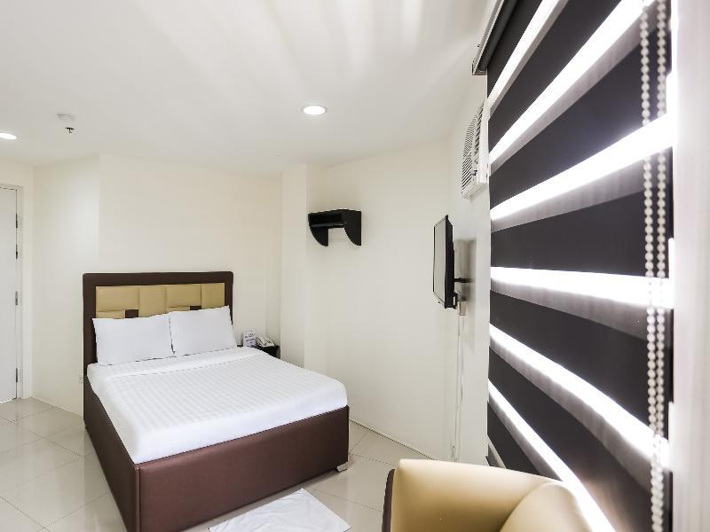 Oyo 393 Triangle Apartelle Hotel