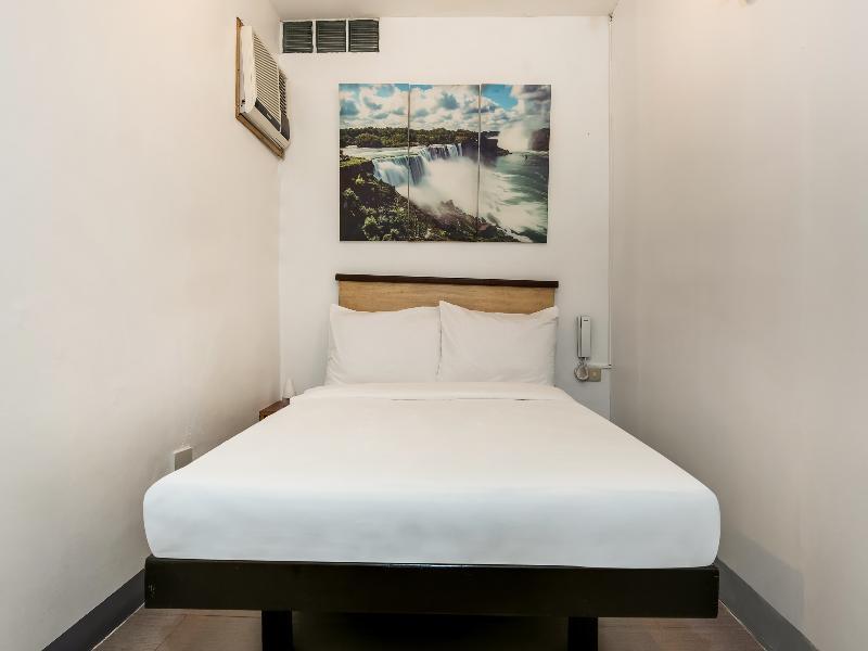 Oyo 462 Crave Park Hotel Manila