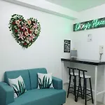 Ebony\'S Place At Shore Residences