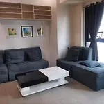 Spacious 2 Bedroom Unit With Pool