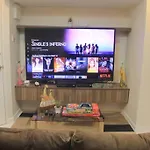 A2J Luxury 2Br Suite Near High Street Bgc Taguig