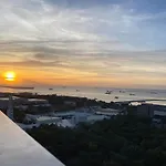Breeze Residences Walking Only To Star City/World Trade Center/Picc