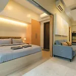 Uptown Parksuites Modern Room