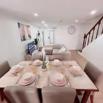 2Br Spacious Loft In Qc, Short Walk To M Place