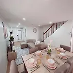 2Br Spacious Loft In Qc, Short Walk To M Place