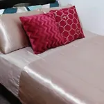 Cozy Place In Taguig With Free Wifi - Near Bgc And Airport