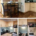 Modern Studio In Greenbelt