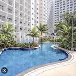 Big Cut End-Unit Condo In Shore Residences