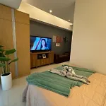 Staycation In Mckinley Walking Distance To Venice Mall