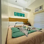 Staycation In Mckinley Walking Distance To Venice Mall