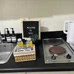 Cozy 1 Bedroom Makati Condo With Balcony Wifi