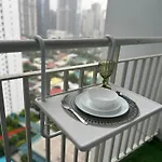 Cozy 1 Bedroom Makati Condo With Balcony Wifi