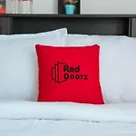 Reddoorz Plus @ Kaizen Suites Taft Avenue