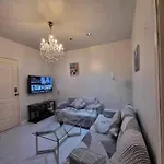 Cozy Two Bedroom Flat In The Gramercy Residences