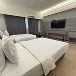 Lido De Paris Hotel