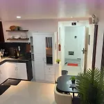 El Franco - Close To Manila Adventist Medical Center