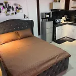 El Franco - Close To Manila Adventist Medical Center
