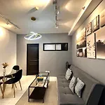 Malate Bayview Mansion City View And Seaview Room