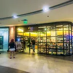 Cozy Crash Pad A Laughter Friendly Makati 2270 Gym Swim Park 300 Mbps