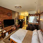 Modern Rustic Unit In Front Of Mall And Near Naia Terminal