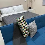 Studio Flat At 101 Newport Boulevard
