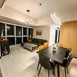 Spacious 3Br Suite In Uptown Bgc With King Size Bed, Near Malls And Restaurants