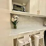 Studio Two Condominium, Alabang Pastel -Fiber Wi-Fi Netflix Ready