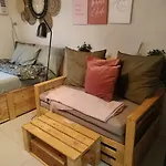 Cozy Wooden Design Studio Condo Unit At Studio 7 Edsa