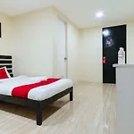 Reddoorz @ University Belt Manila
