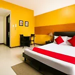 Oyo 215 Sunshine City Suites