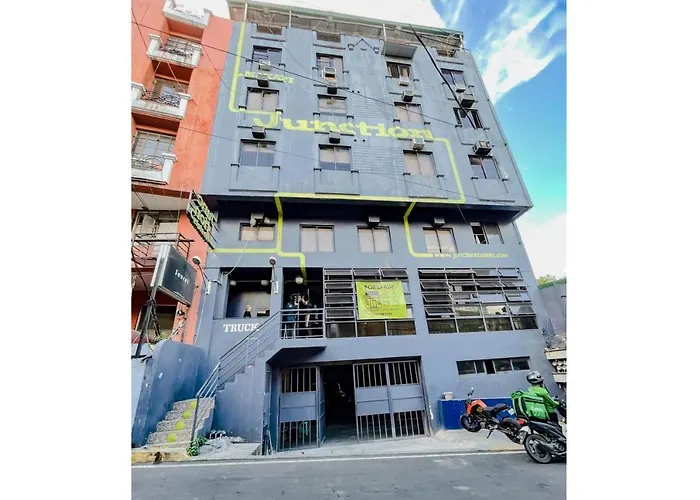 Oyo 866 Junction Hostels