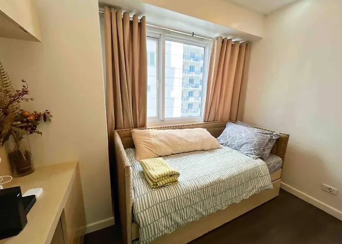Modern 2-Bedroom Suite For 5 Across Moa