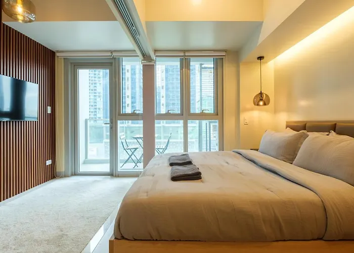 Uptown Parksuites Modern Room