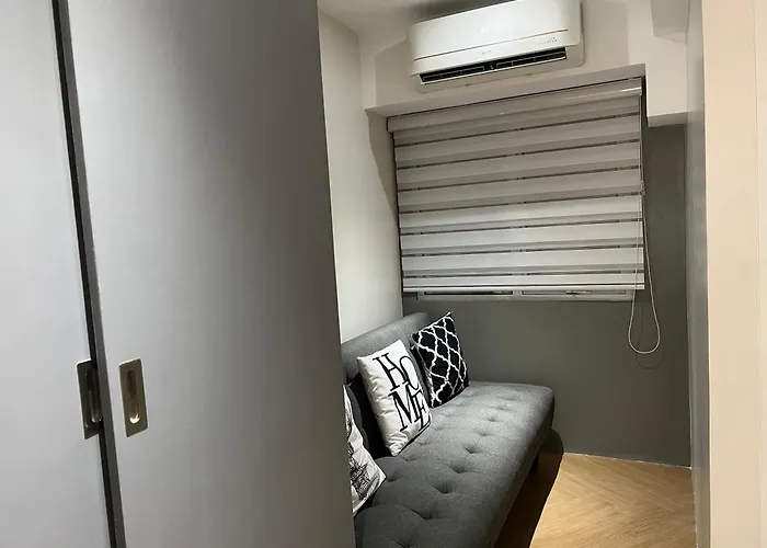 Fort Victoria Loft In Bgc Wifi Netflix