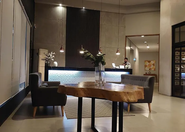 2 Bedroom Condo Free Wifi & Netflix - Circulo Verde, Eastwood Libis, Quezon City